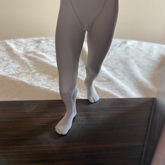 RETIRED 2008 ‘WIDER LLADRO’ PORCELAIN FIGURINE-Item#01011898 - Picture 8 of 15